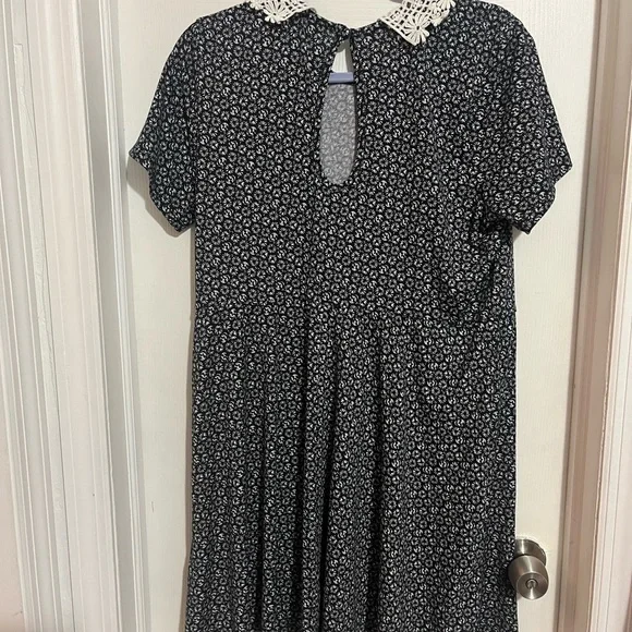 Black skull and Daisy dress - Picture 4 of 4